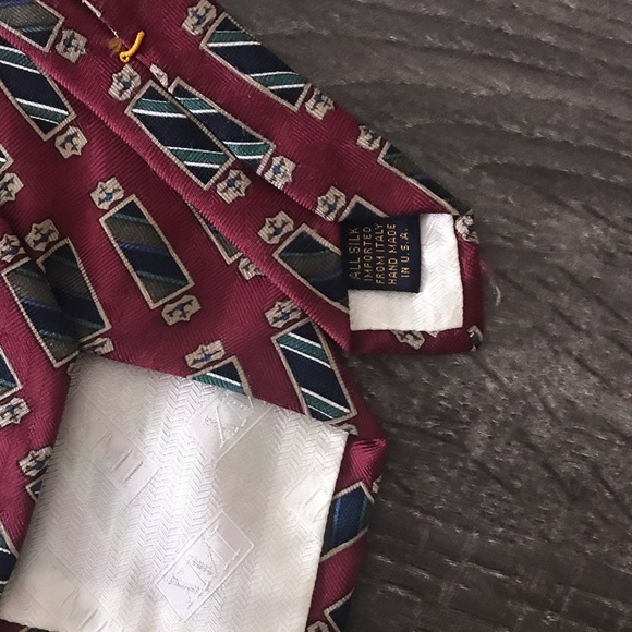 Culwell & Son Men’s red pattern Tie - Picture 3 of 3